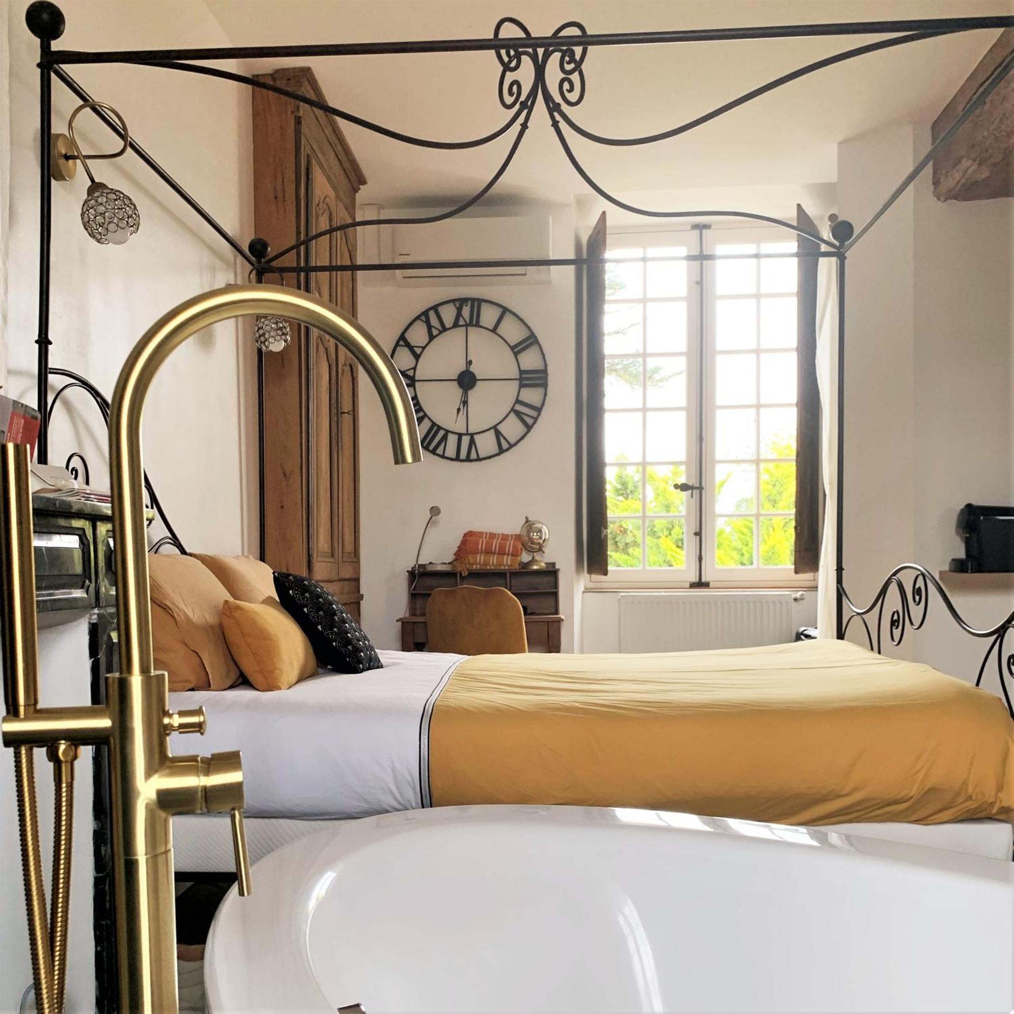 Bed and Breakfast Le Bas Chitray Menil Екстер'єр фото